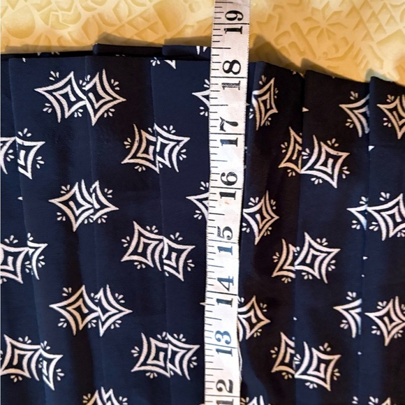 Vintage Elegant Black and White Patterned Skirt - Picture 10 of 10